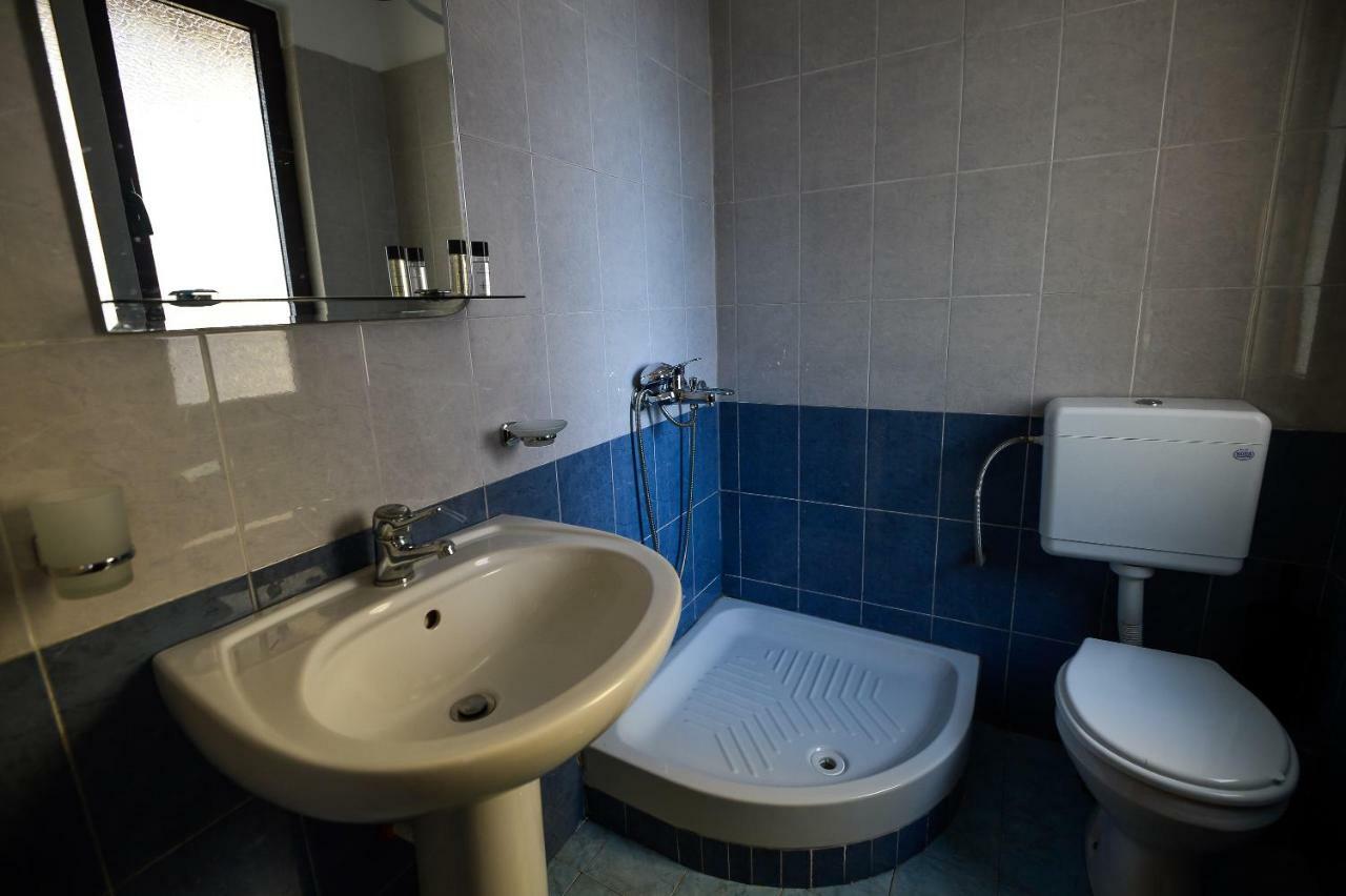 טיראנה Hotel Niku מראה חיצוני תמונה