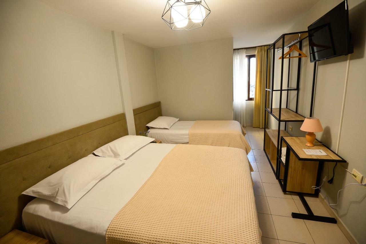 טיראנה Hotel Niku מראה חיצוני תמונה